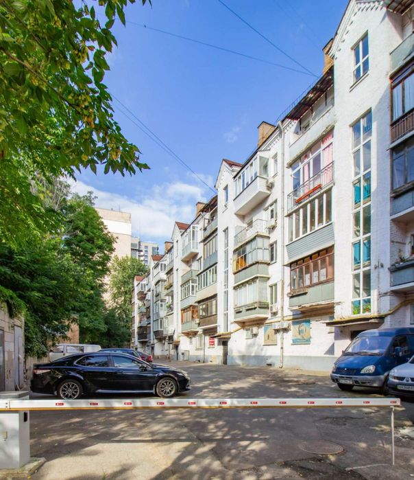 Квартира під комерцію у центрі міста.