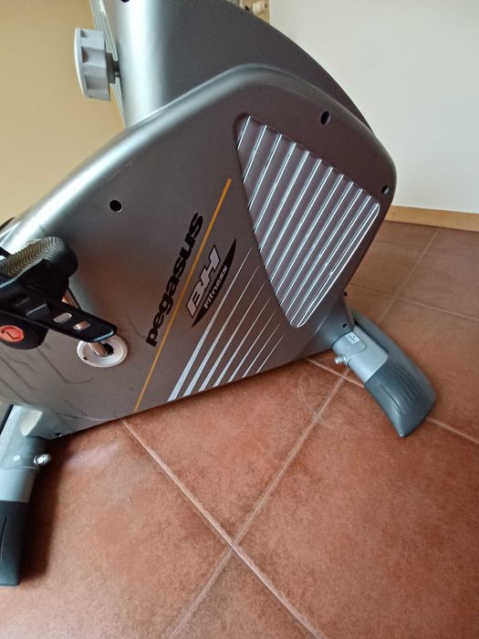 Bicicleta estática BH Fitness