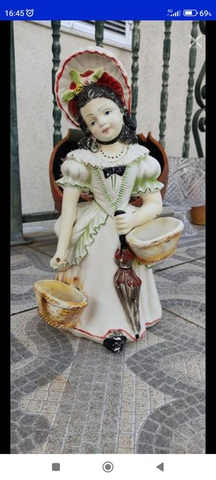 Boneca antiga porcelana