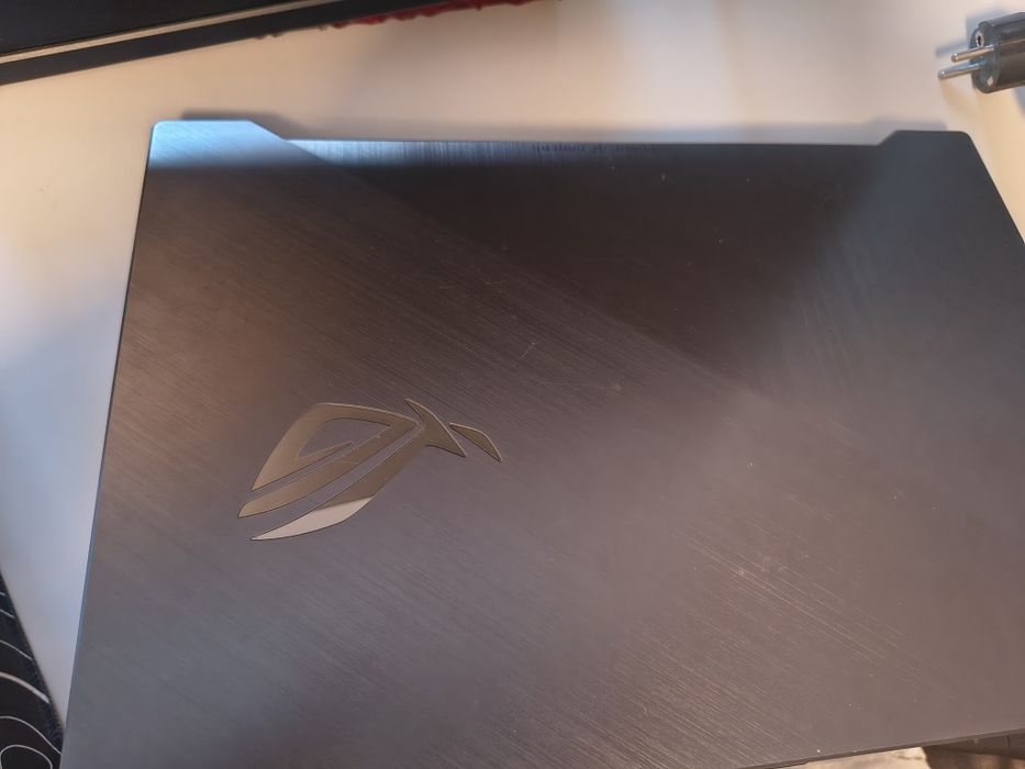 Asus rog strix gl704gw