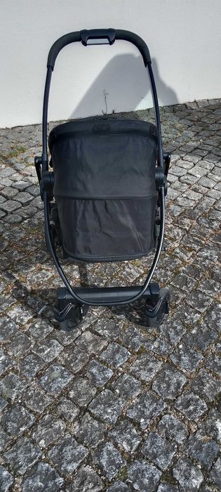 Carrinho de bebé com baby coq