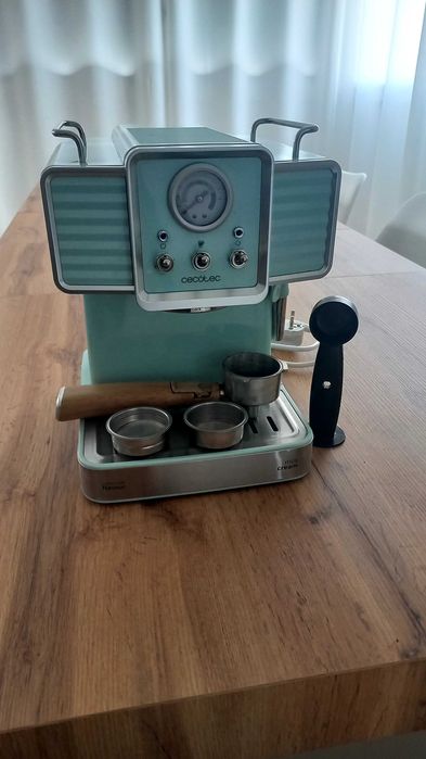 Máquina De Café Cecotec verde - Para Expressos e Cappuccinos
