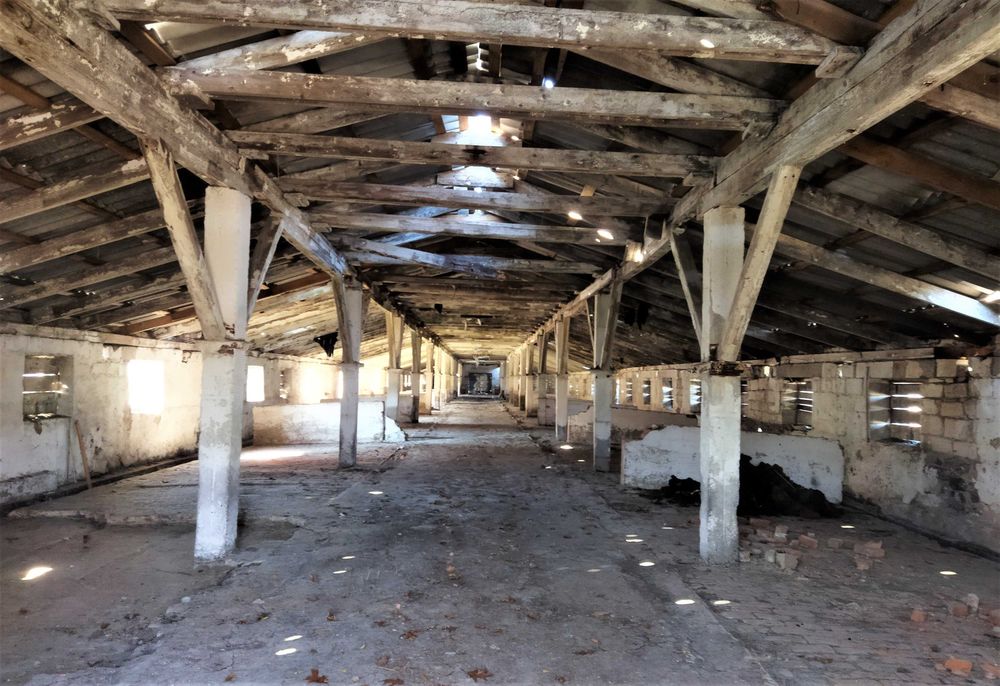 Продам приміщення (раніше свинарники) с.Стадниця, вул.Зарічна 1