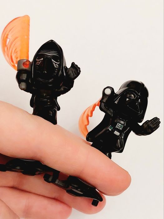 Zestaw figurki Star Wars Kinder Joy – Darth Vader & Kylo Ren
