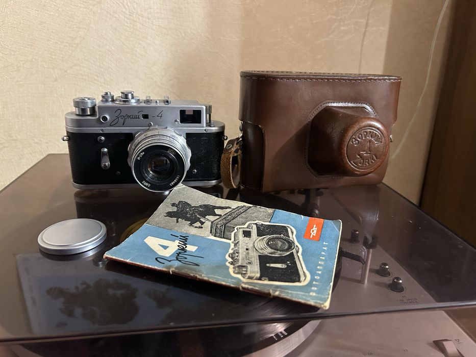 Плівковий фотоапарат Зоркий 4 та Оʼбєктив Индустар 26