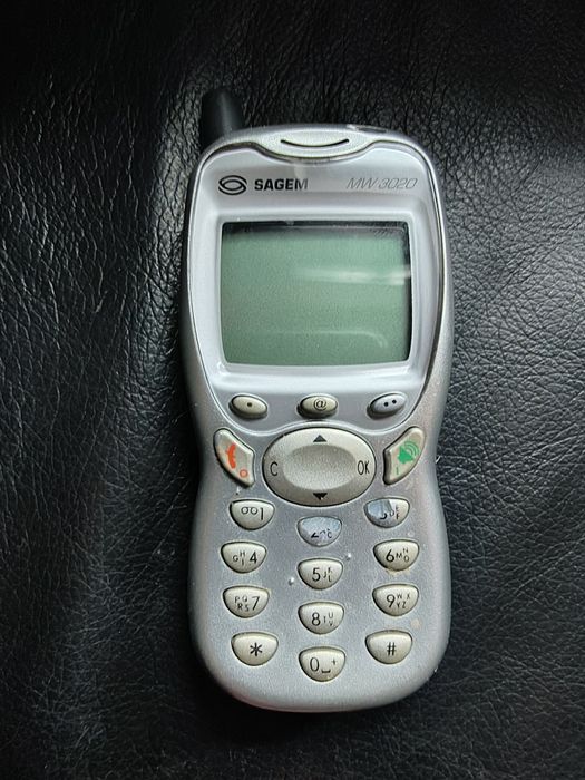 Dawny telefon komórkowy