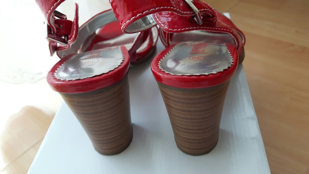 Buty damskie - sandały - wiatrówki - Nowe Roz. 39 - na obcasie - CCC