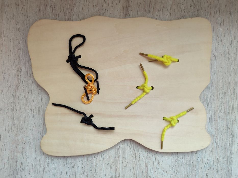 Дерев'яні пазли та шнурівка