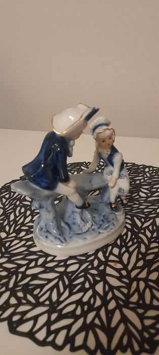 Figurka cdc rokoko,  para na huśtawce