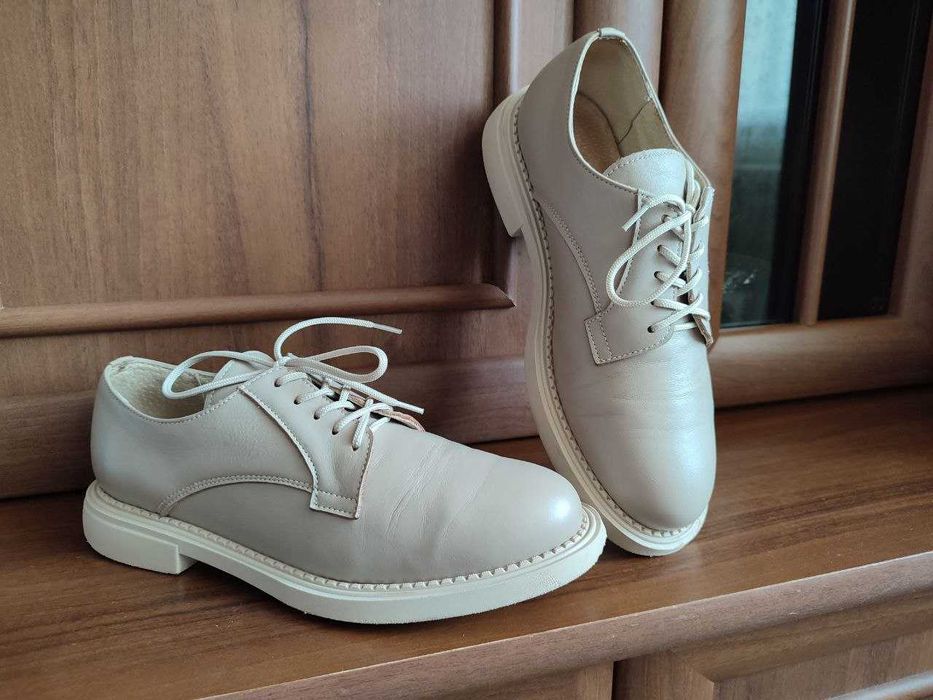 Туфлі жіночі, шкіряні бежеві на шнурках