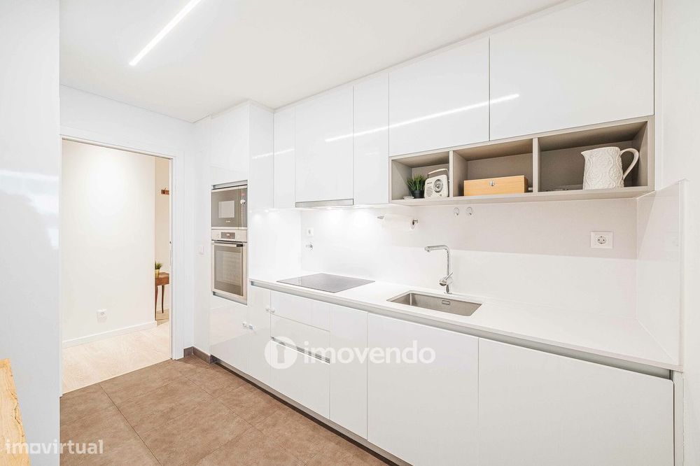 Apartamento T2 moderno, com estacionamento, na Alta de Lisboa
