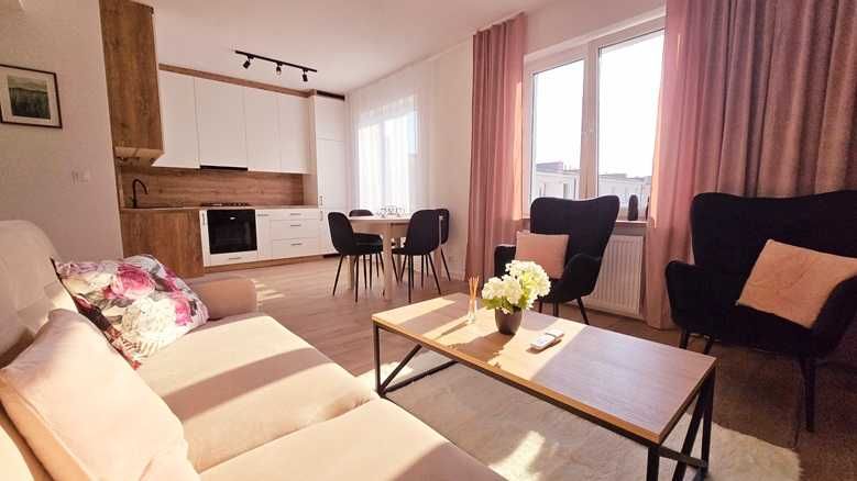 Gotowe do wprowadzenia/ przy budynku parking