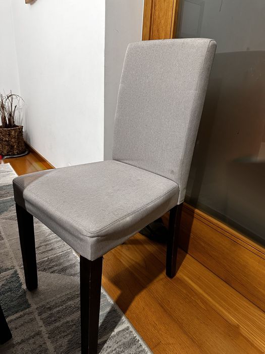 Vendo mesa de jantar com 6 cadeiras
