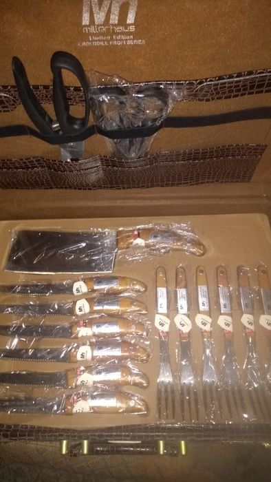 Komplet noży kuchennych i noży i widelców