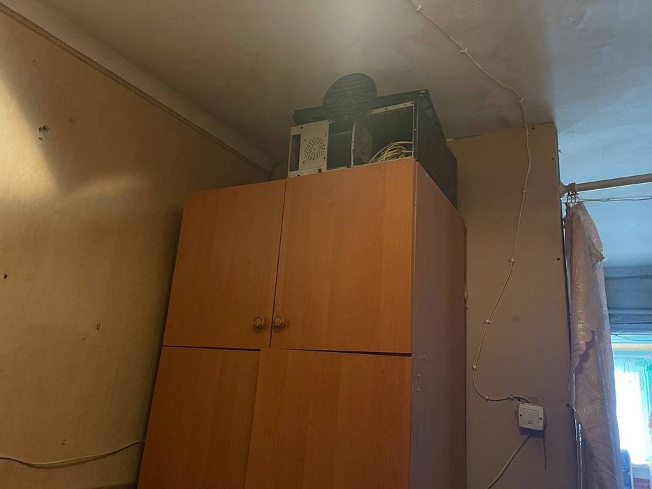 Продам 4-кімнатну квартиру з полисадником, гаражем і двором в Одесі.