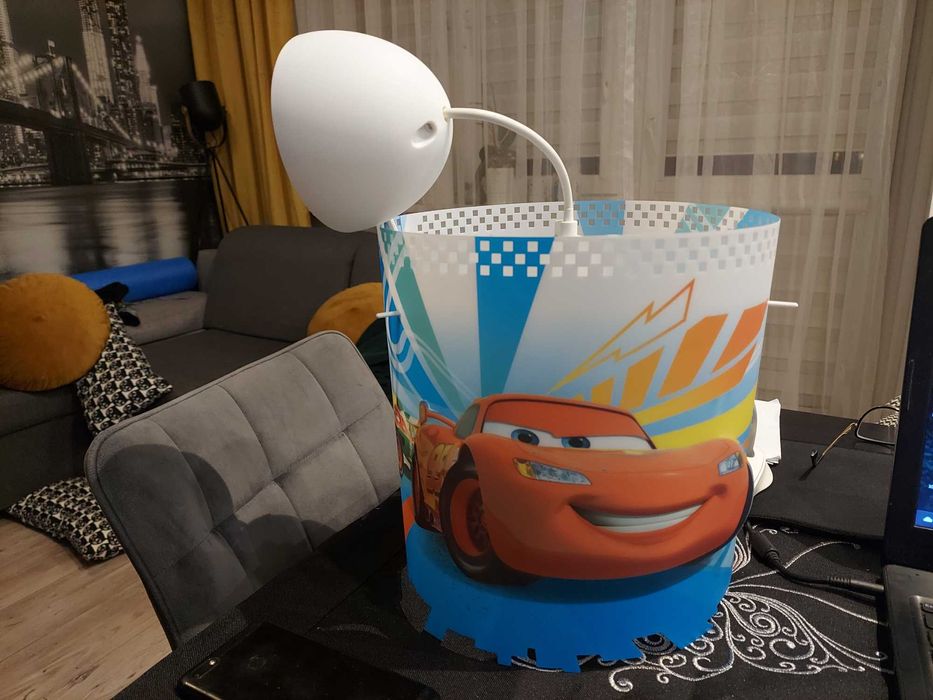 Lampa wisząca z motywem bajki Auta