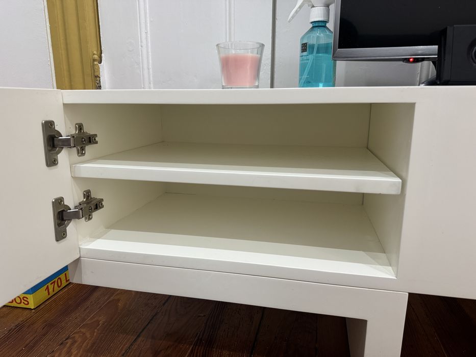 Móvel de TV branco