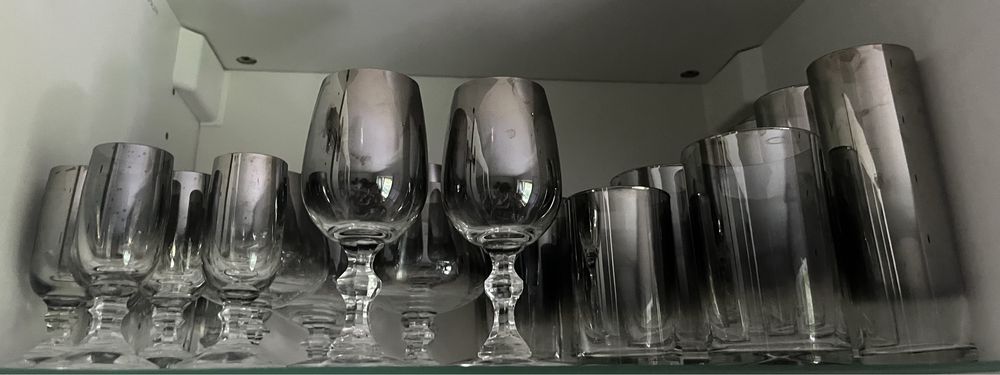 Zestaw szkalnek, kieliszków szkło dymione PRL