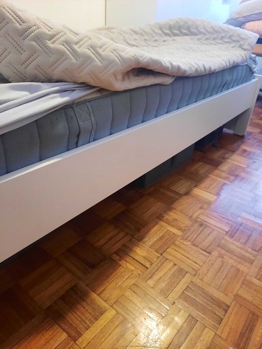 Cama de Casal branca