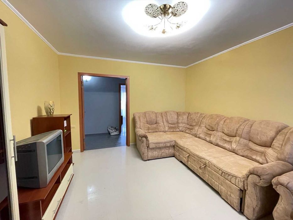 Продаю четырехкомнатную квартиру на Космонавтов. Евроремонт!