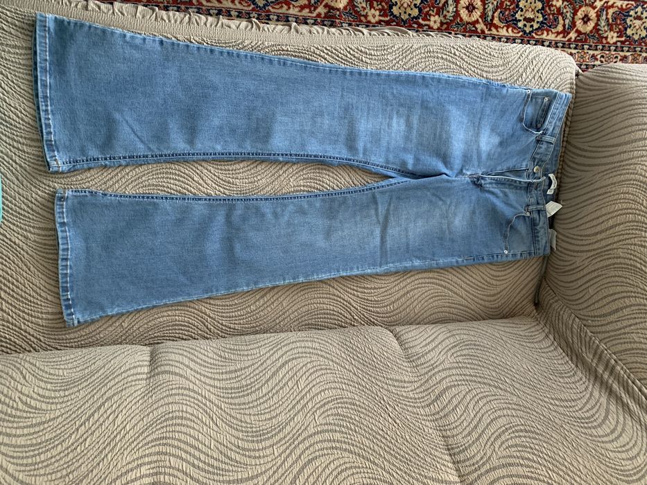 Джинсы жен разм 46-48 Zara