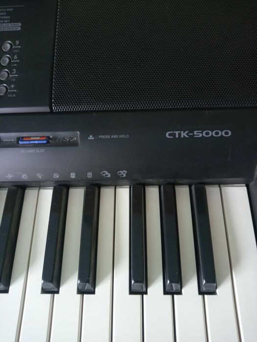 Syntezator Casio CTK-5000 + regulowany stojak