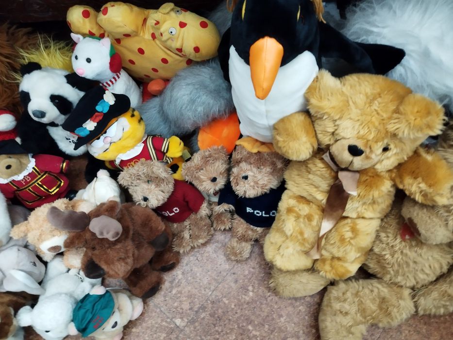 35 peluches variados tamanhos