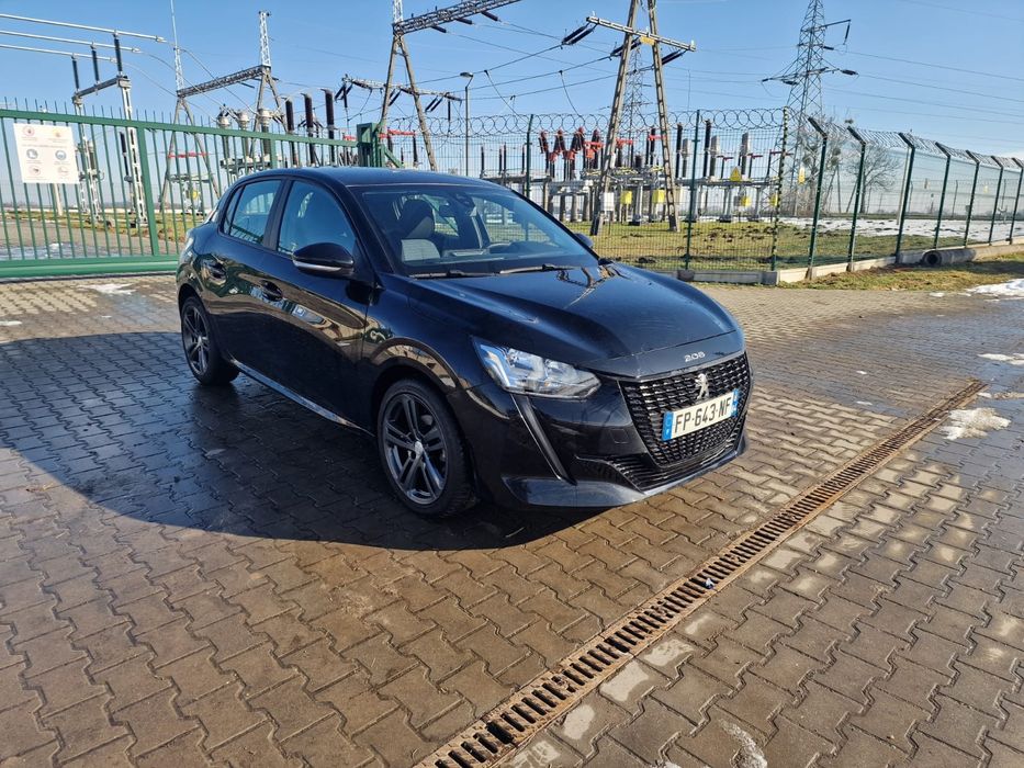 PEUGEOT 208 1.2 pureTech 75KM. Super stan. Bardzo mały przebieg.