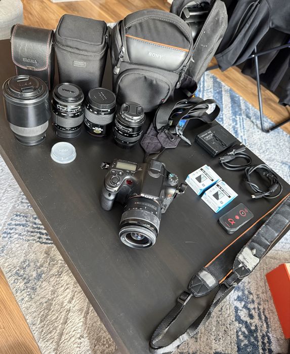 Sony Alfa 77  (SLT-A77V) + obiektywy + dodatki
