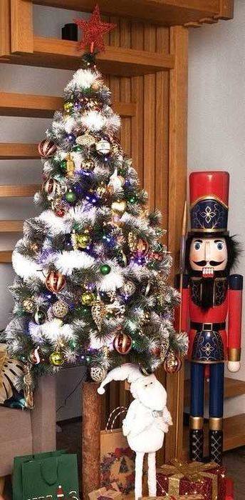 Ялинка сосна засніжена на натуральному пні  180 см штучна