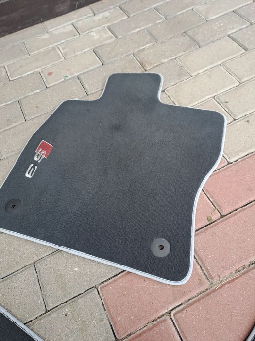 Dywaniki chodniczki audi  s3  8v5 sedan oryginalne kupione w salonie
