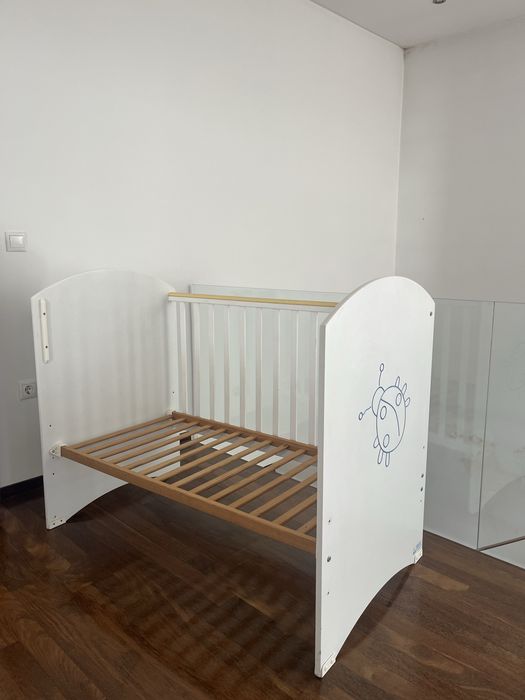 Cama  de  bebe  com lateral amovivel