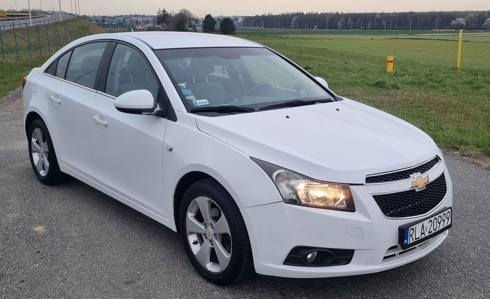 Chevrolet Cruze ekonomiczne zadbane auto w bogatej opcji wyposażenia