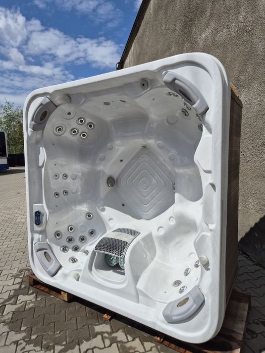 Jacuzzi ogrodowe używane 7️⃣ osobowe Wellis