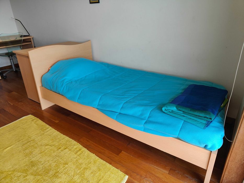 Mobília completa para quarto, com cama, beliche, cómoda e secretária