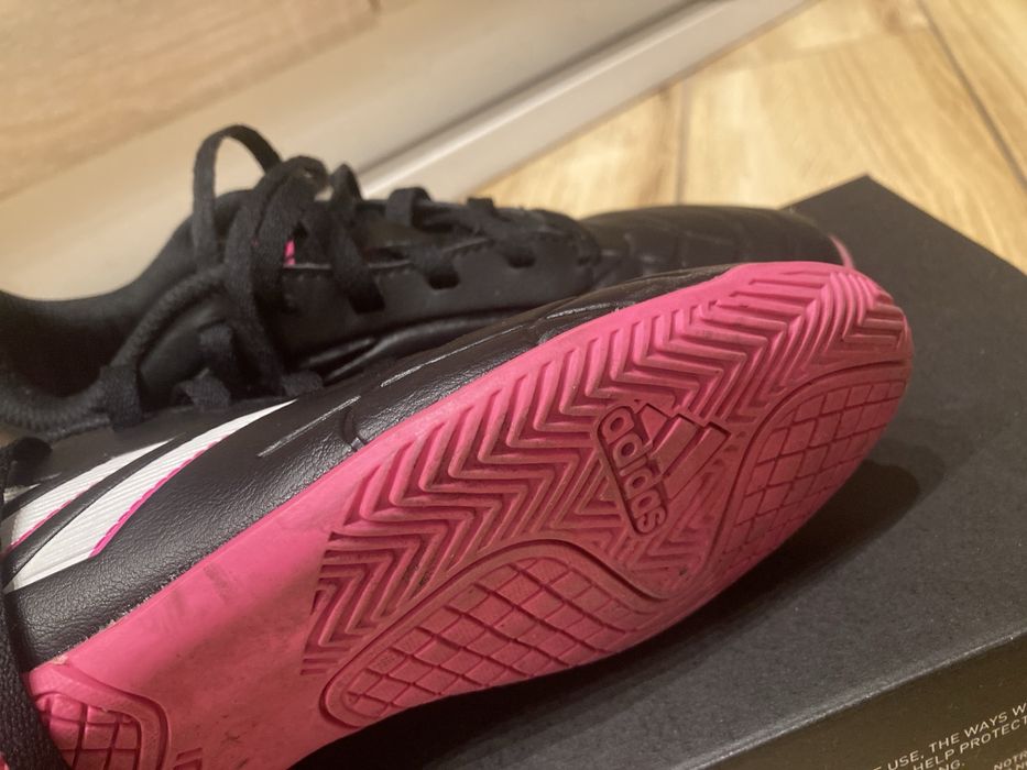 Buty halówki - do piłki nożnej, 36,5