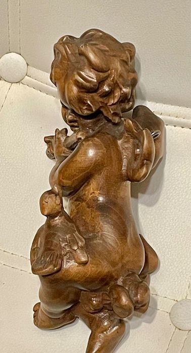 Путти деревʼяний.