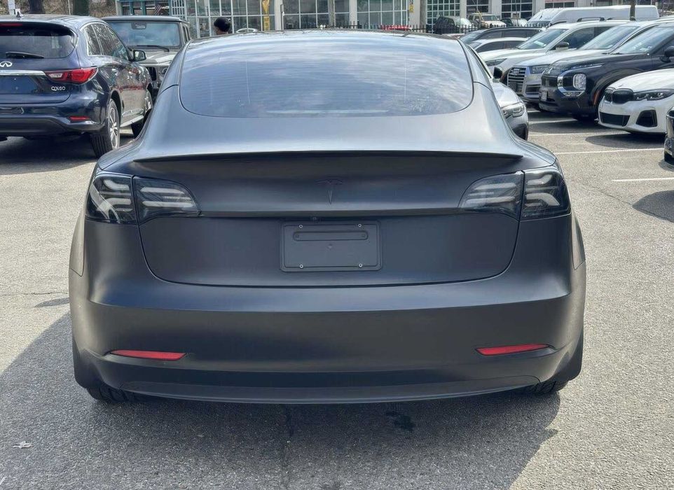 Tesla Model 3 Long Range      2023
