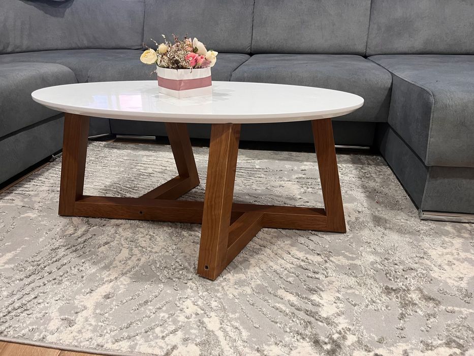 Mesa de mdf lacado branco com base de madeira de carvalho