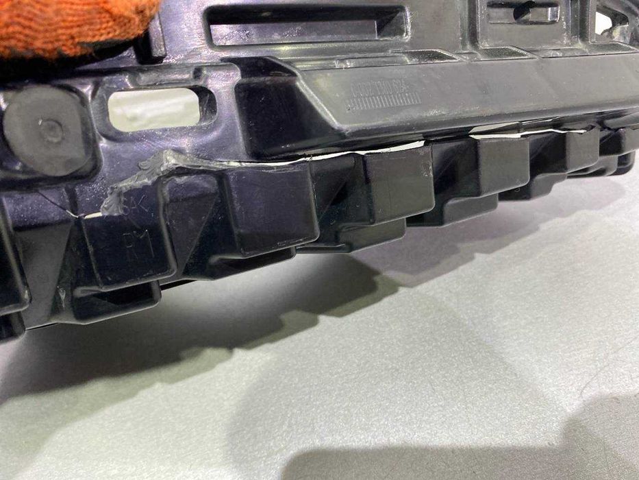 Кріплення бампера праве Jeep grand cherokee WL 2021+