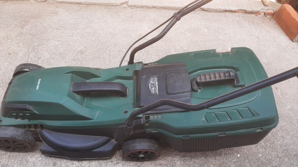 Máquina de cortar relva Parkside