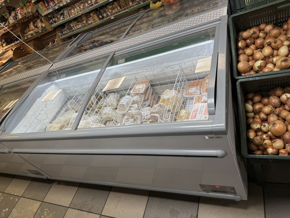 Морозильна вітрина Ugur
