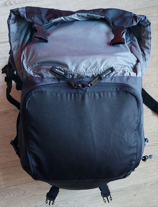 Рюкзак б/у спортивный FORCLAZ 50L, с дождевиком.