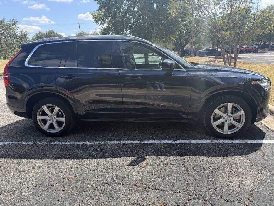 Volvo XC90 B5      2022