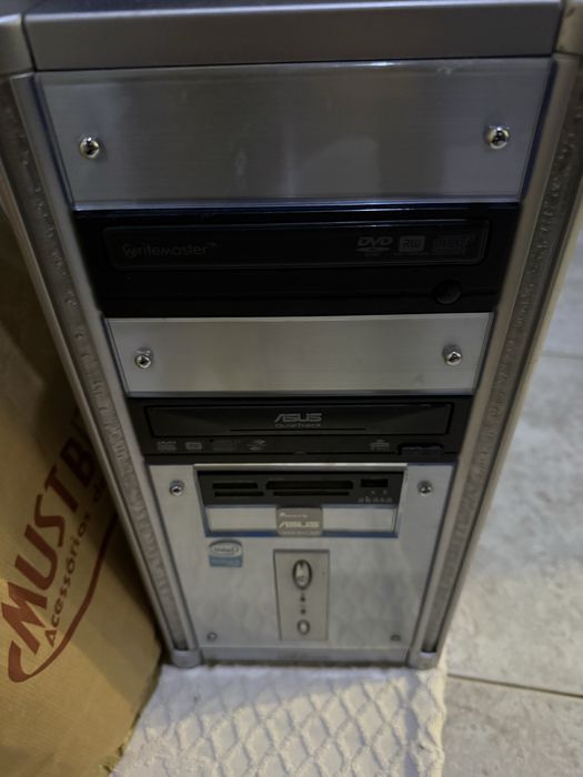Selling computer case445836954017484800