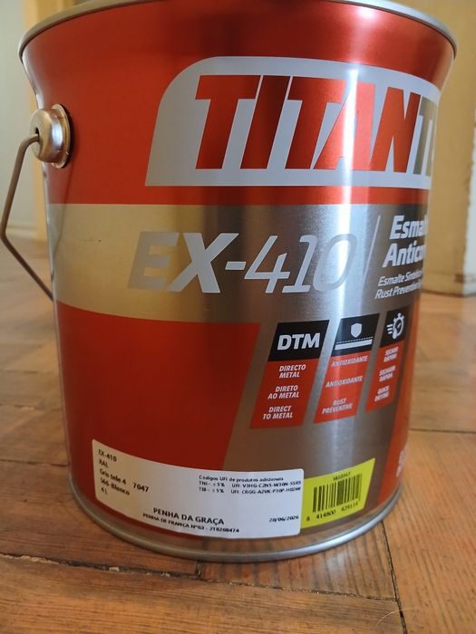 Tinta para metal e exterior