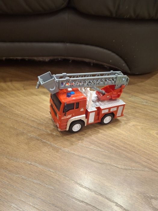 Іграшка пожежна машина