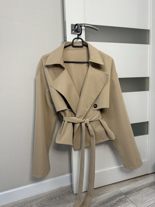 Тренч бежевый короткий