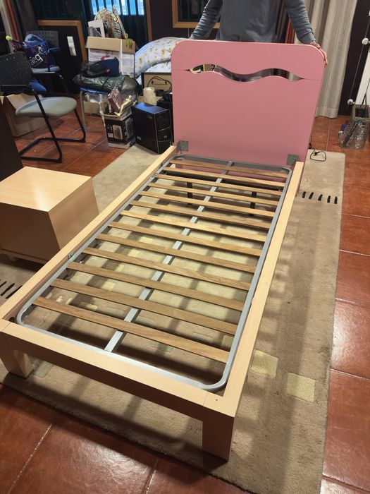 Cama + Estrado + Mesa de Cabeceira