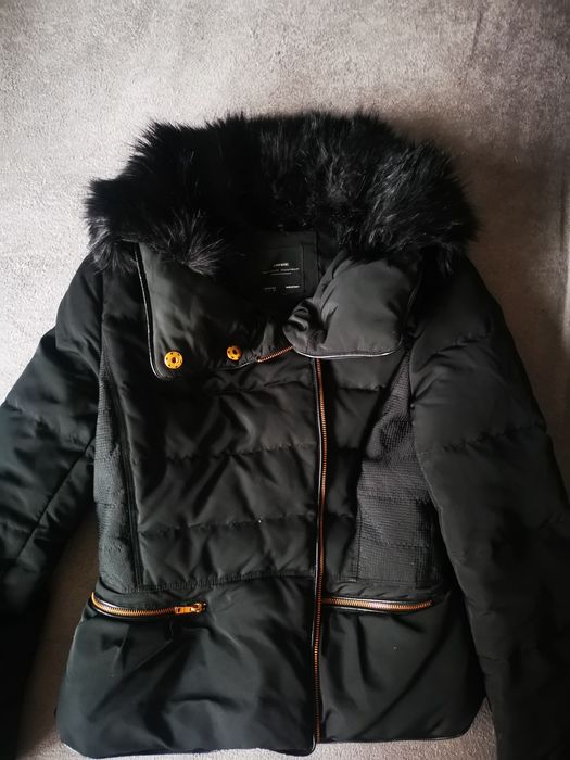 Zara BASIC kurtka puchowa z odpinanym futrzanym kołnierzem
